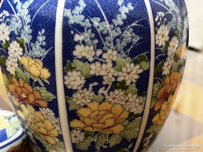 Echo Takahashi porcelain vase