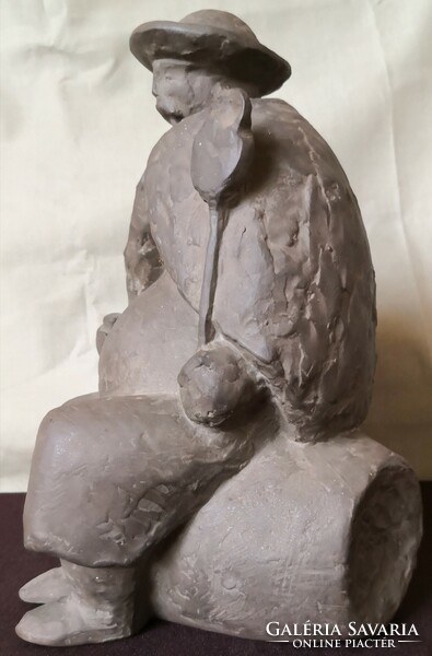 Dt/089 - rarity! Munkácsy Award winner István Martsa - terracotta sculpture of a peasant drinking a glass
