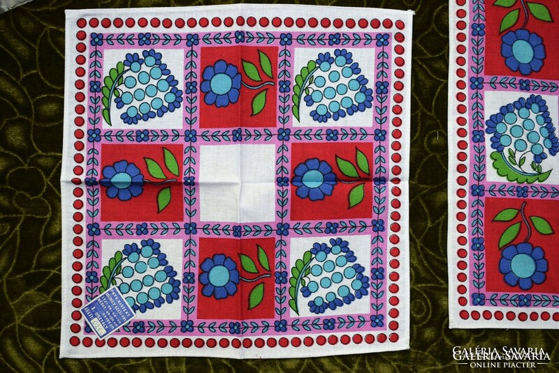 Retro running tablecloth and napkin decoration, unused condition 58x28cm; 28x28cm flower pattern