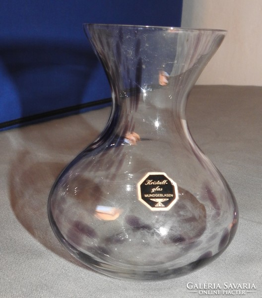 Kristallglas handgeblagen - Austrian crystal vase with a purple hue
