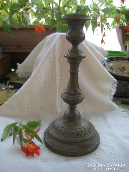 Antik , patinás ,  réz gyertya tartó  , 13 x 27 cm