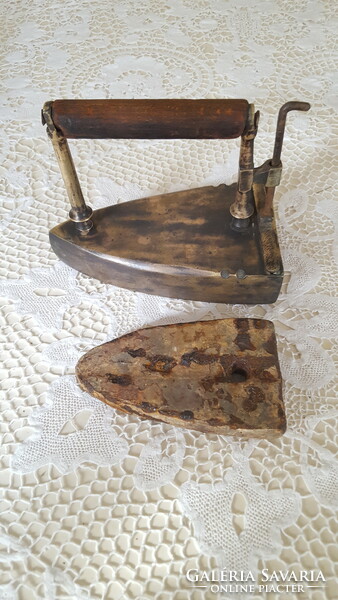 Antique, 19th century copper iron, with the original iron insert