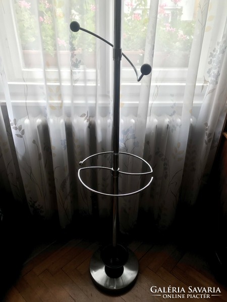Metal hanger, standing hanger, with buttons. In new condition. Height: 170 cm