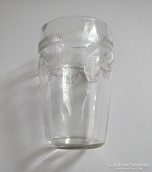 Machine etched glass art nouveau pattern 10cm