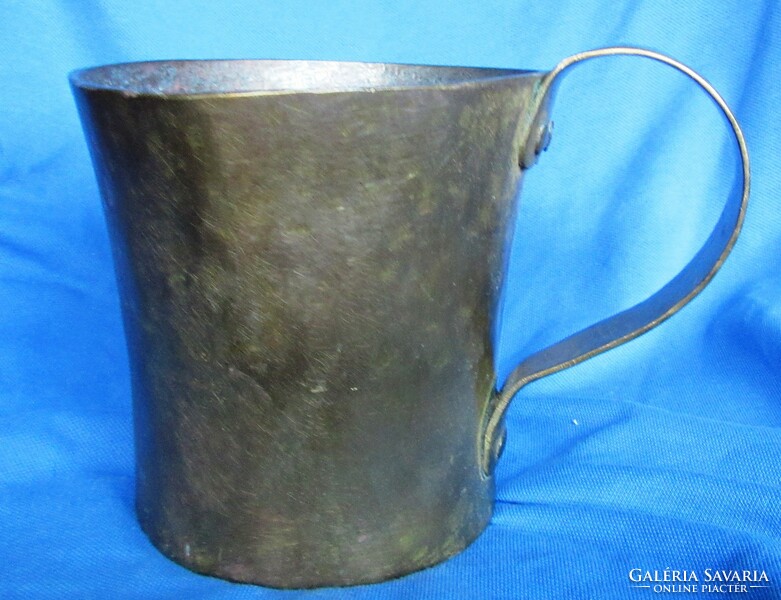 Old handmade copper pot, 12.5 cm high, diameter 13 cm.