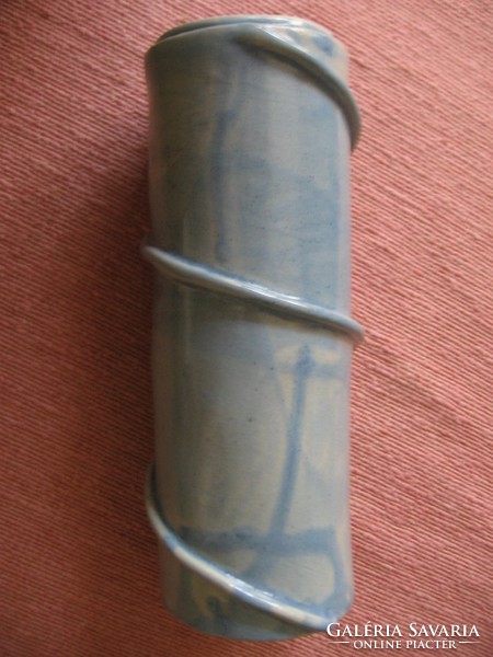 Csurgatott világos kék művészi váza szignált  L B