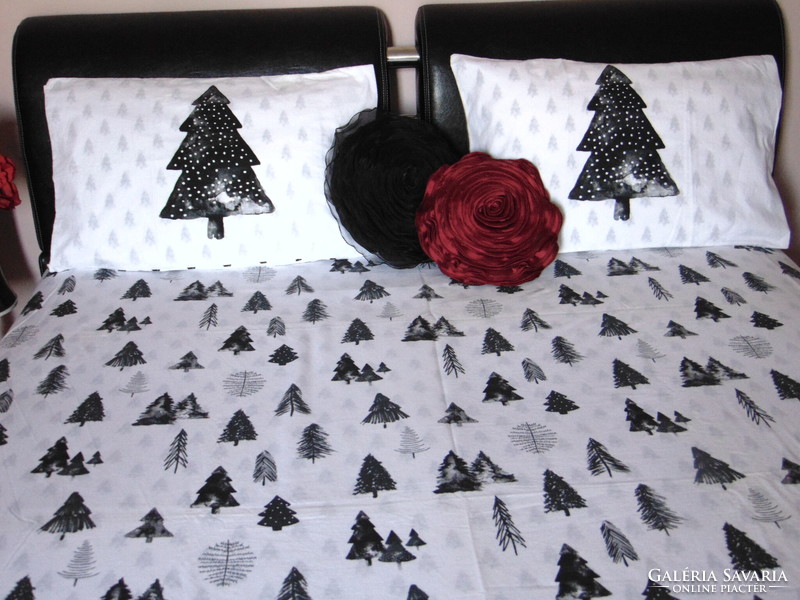 Black and white pine wood bedding
