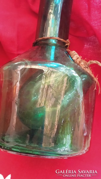 Zöld palack oldalában hűtőtartó jég tartó