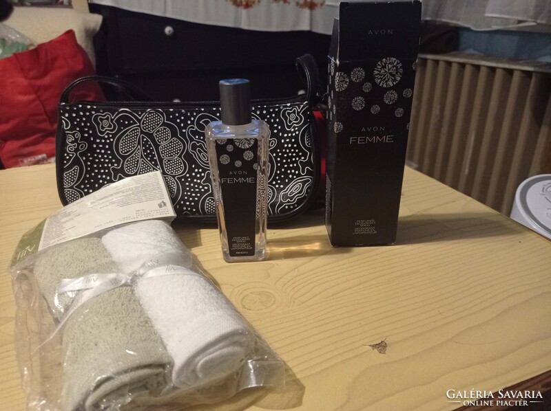 Perfume gift handbag and towel
