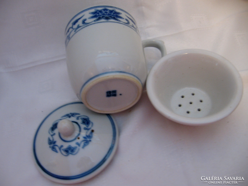 Japán lótuszvirágos kék-fehér fedeles, szűrős teás bögre