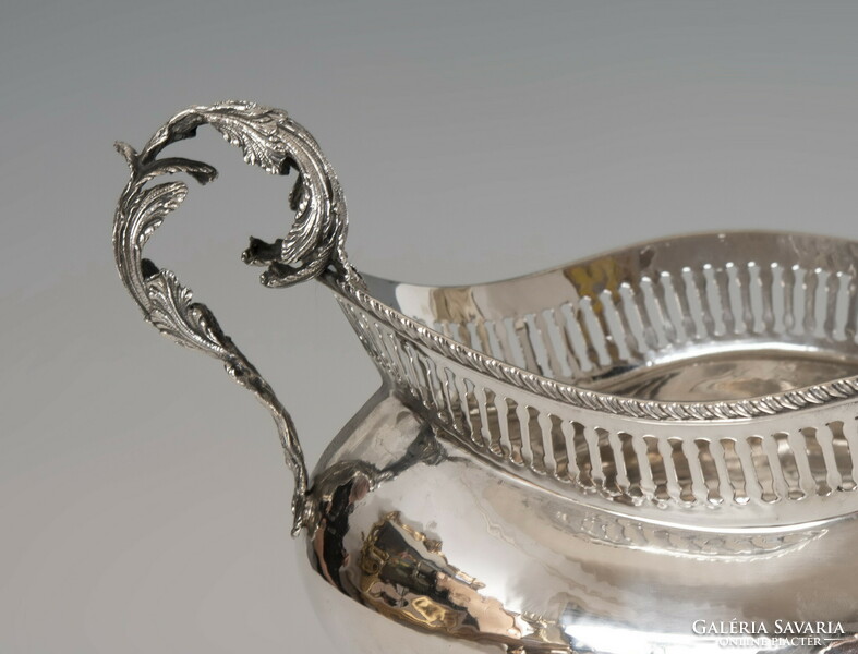Silver curved centerpiece - with tendrils (e08)