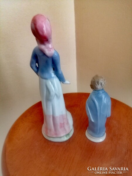Porcelán Nő libákkal és egy gyermek