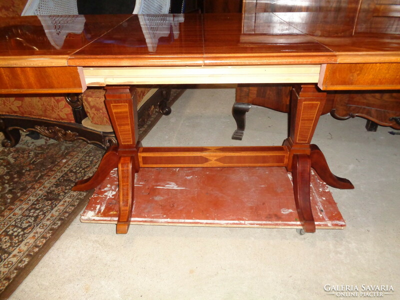 Inlaid dining room with 6 chairs