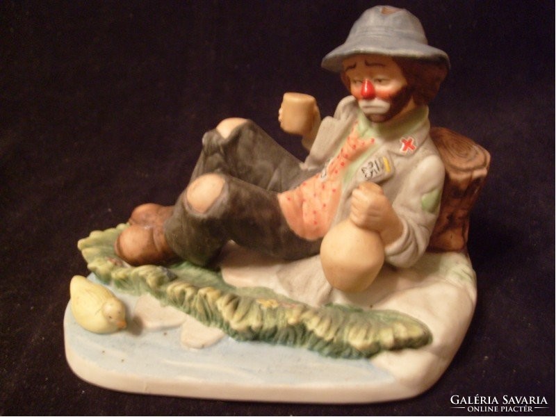 This 28 t3 museum cartilage sculpture collection is limited edition of emmett kelly, world famous marked clown