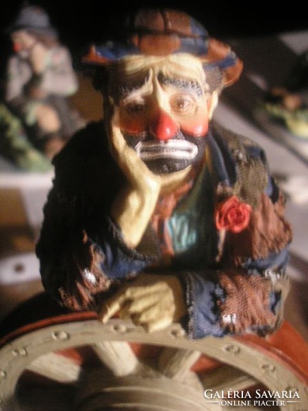 This 28 t3 museum cartilage sculpture collection is limited edition of emmett kelly, world famous marked clown