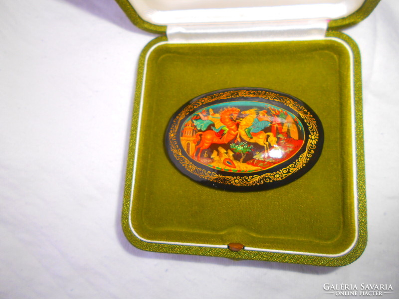 Orosz  aprolékos  kézzel festett  lakk bross-eredeti  ajándék dobozában