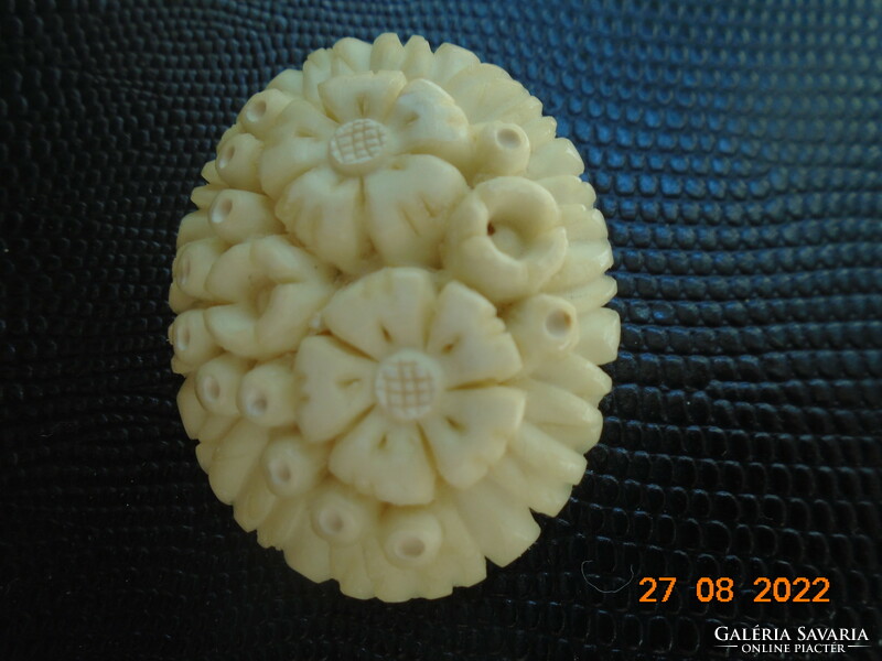 Hand carved flower pattern bone brooch