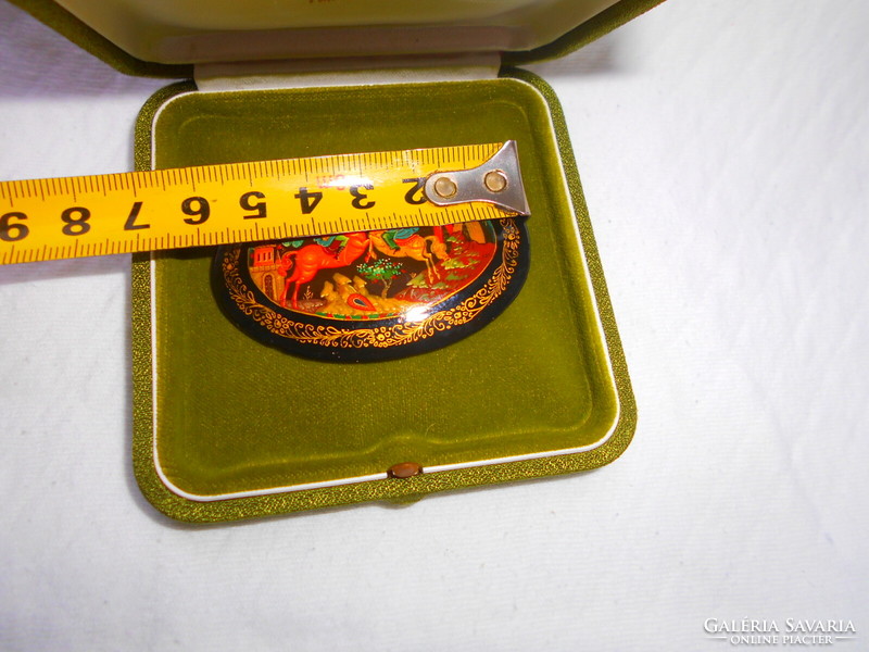 Russian meticulous hand-painted lacquer brooch in original gift box