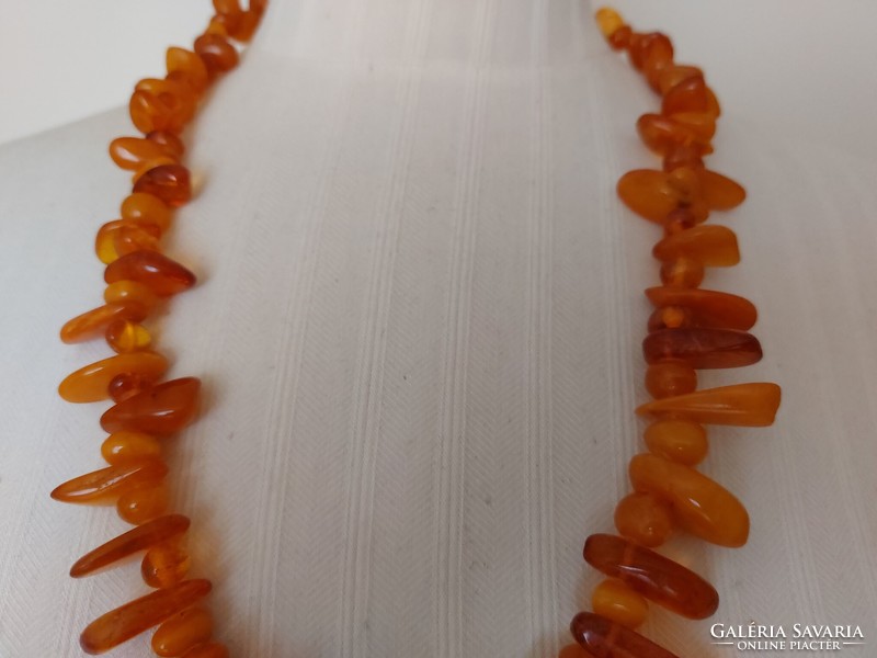 Régi műanyag nyaklánc retro borostyán jellegű nyakék