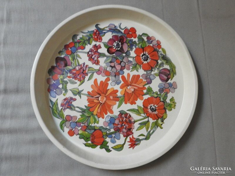 Metal tray with a rich floral pattern
