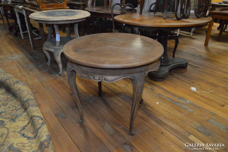 Antique neo-baroque round table
