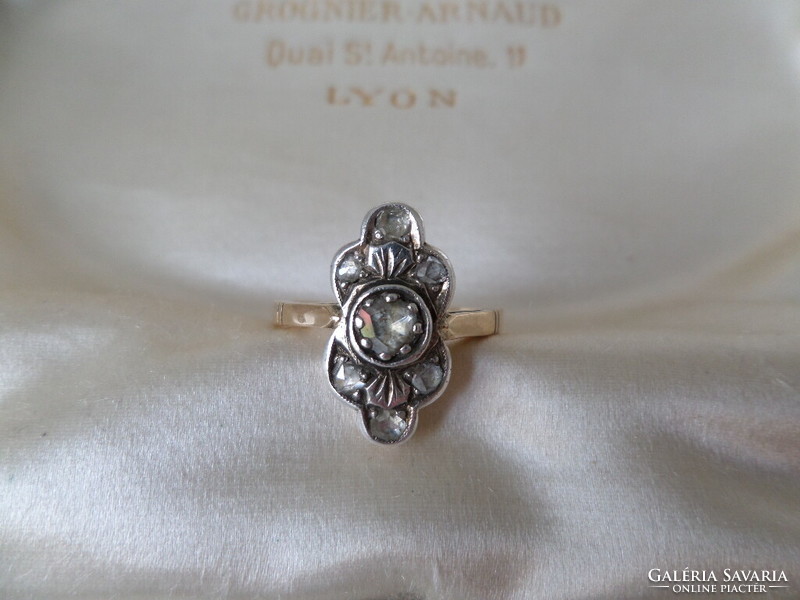 Art deco antique gold ring with diamonds