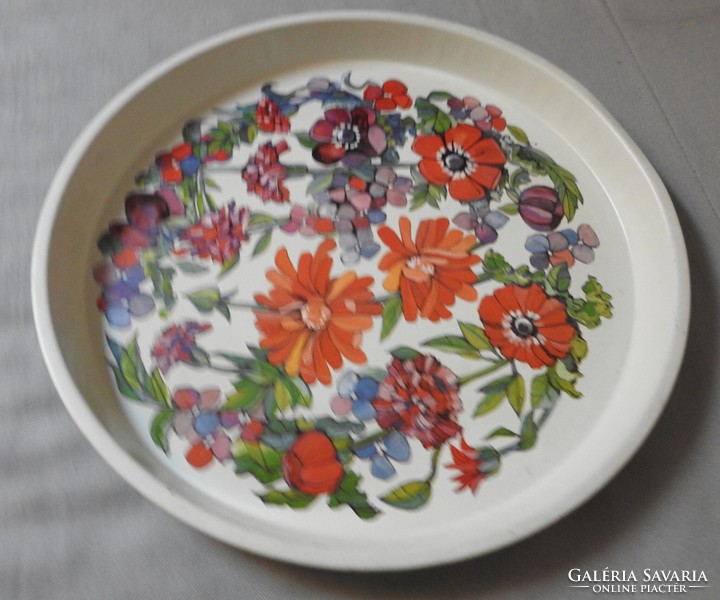 Metal tray with a rich floral pattern