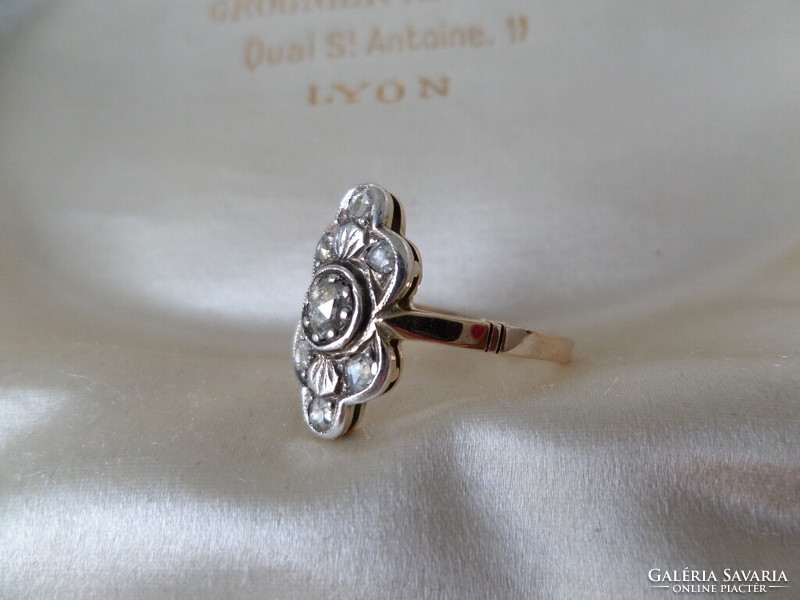 Art deco antique gold ring with diamonds