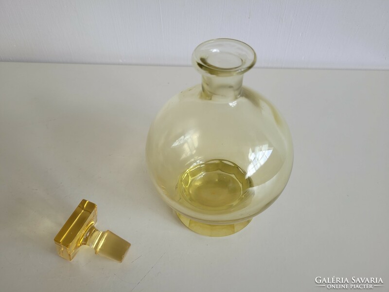 Régi likőrös üveg sárga röviditalos gömb alakú dugós palack