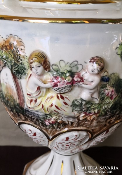 Dt/099 - capodimonte vintage cherub decorative vase