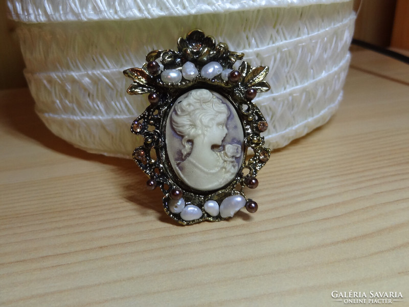 Brown cameo brooch decorated with white cultured pearls and crystals.