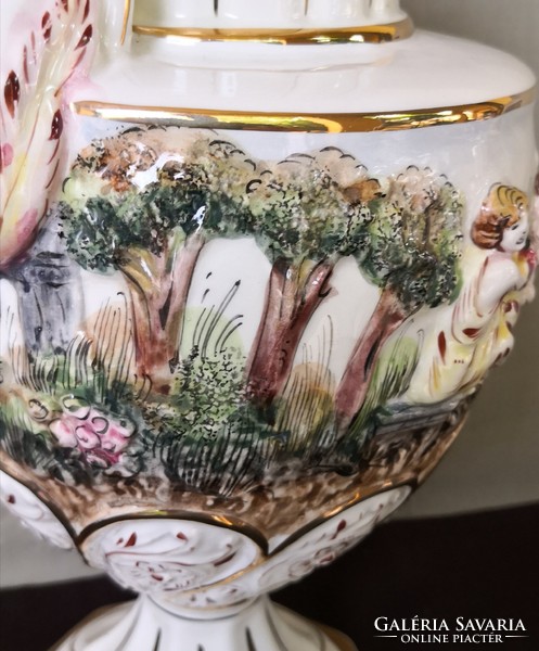 Dt/099 - capodimonte vintage cherub decorative vase