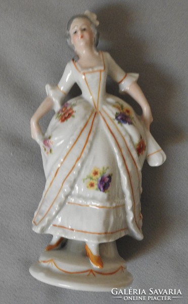 Baroque porcelain woman - Altwien style