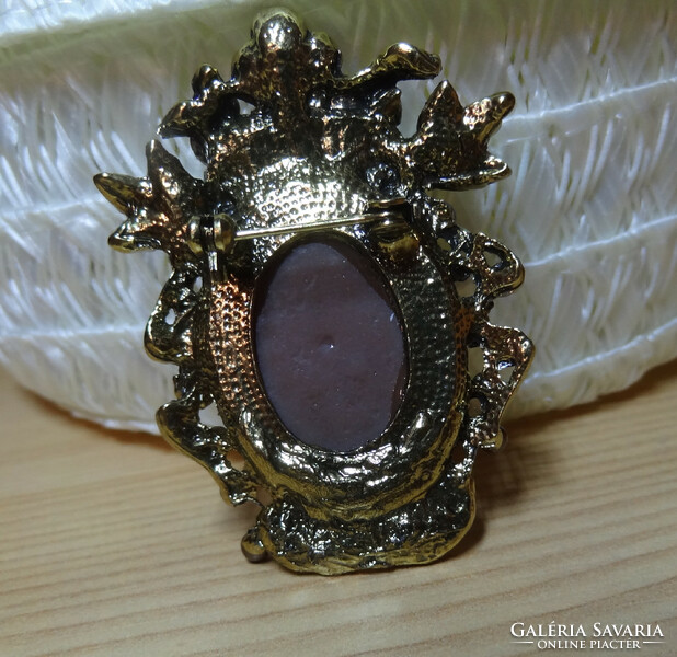 Brown cameo brooch decorated with white cultured pearls and crystals.