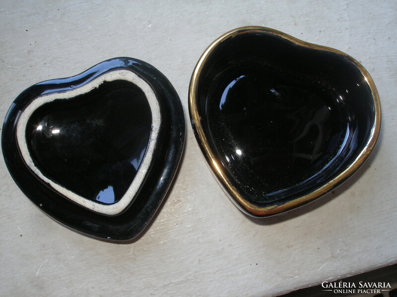 Porcelain heart jewelry holder