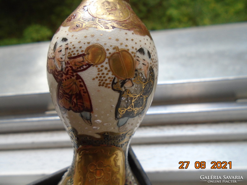 Edo satsuma multi-person vase with ancient double gourd shape with embossed hand painting, gold brocade patterns