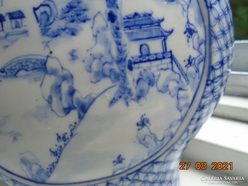 KANGXI kék-fehér váza kézzel festett két különböző magashegyi tájképpel, pagodákkal, a Gazdagság jel