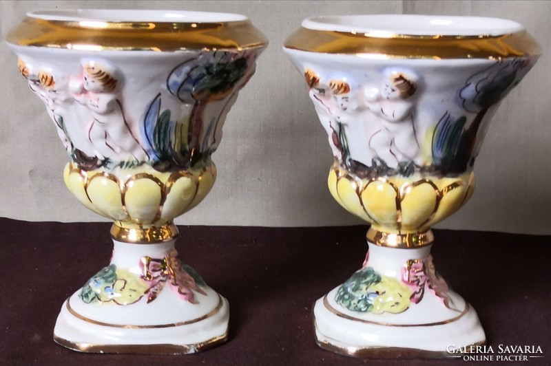 Dt/101 - pair of capodimonte ceramic small porcelain vases