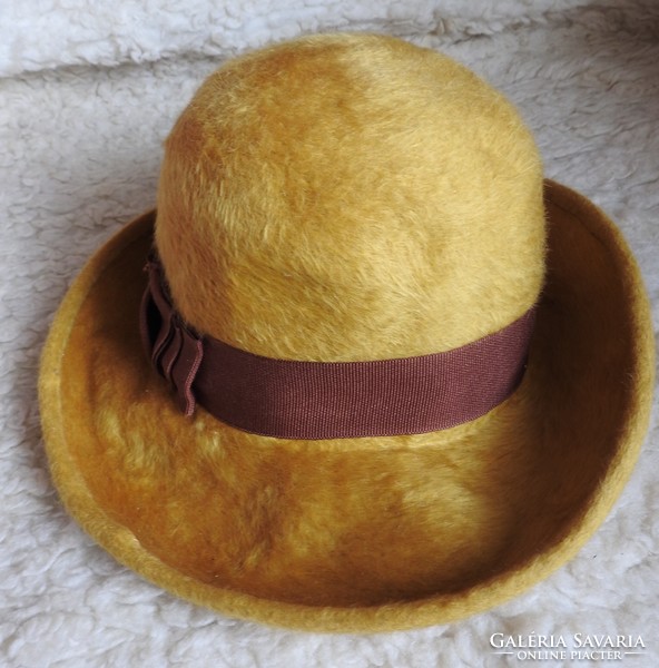 Fashion hall hat shop - old women's fur hat - like new