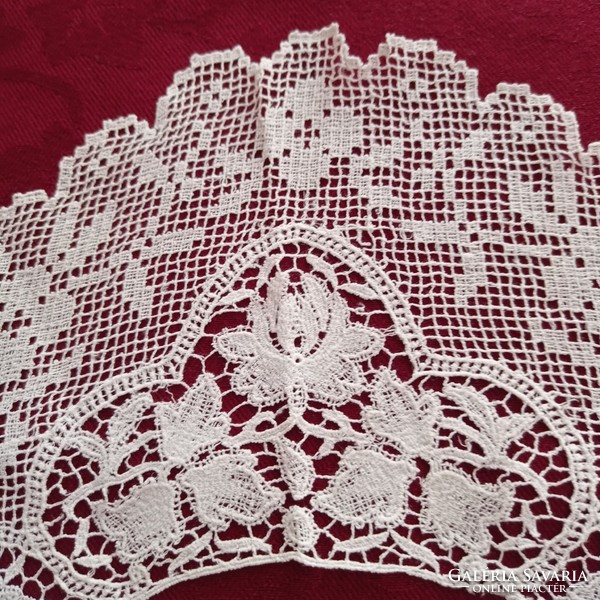 Special lace collar