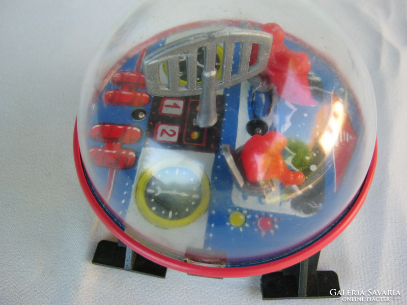 Retró műanyag játék holdjáró