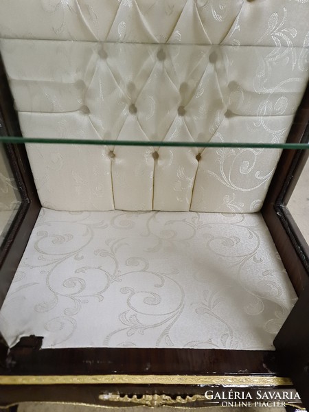 Empire marble display case