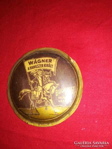 Emblem of the king of musical instruments Wágner