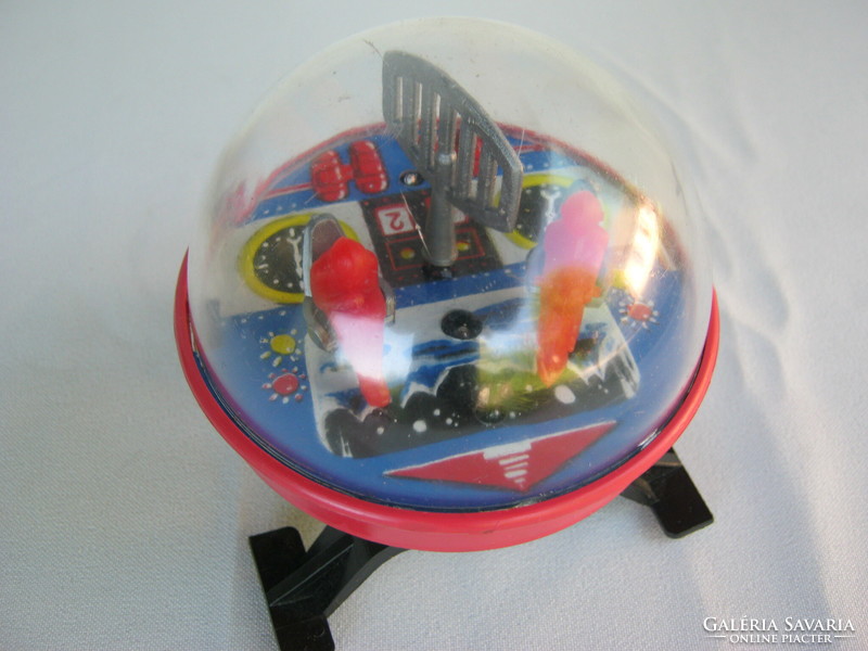 Retró műanyag játék holdjáró