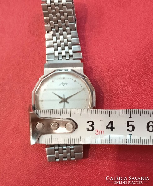 Luch, wind-up men's Soviet wristwatch, in working condition.