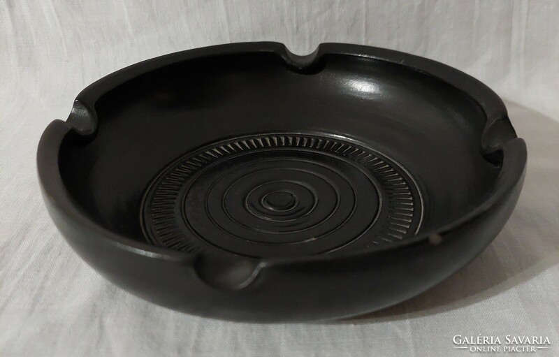 Old Mohács black ashtray (diameter 14.5 cm)