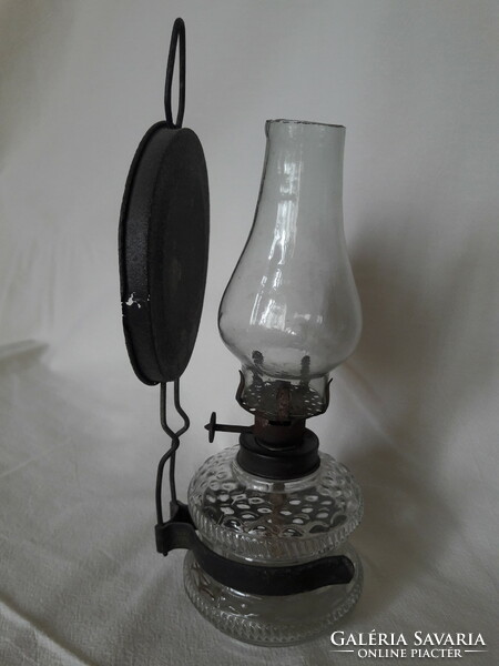 Antik régi kicsi fényvetős virrasztó petróleum lámpa öntöttüveg test hólyagmintás cilinder 1880 k.