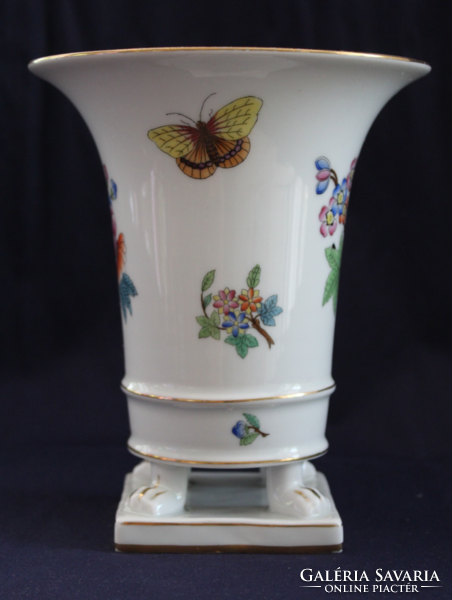 Herend Victoria patterned claw vase