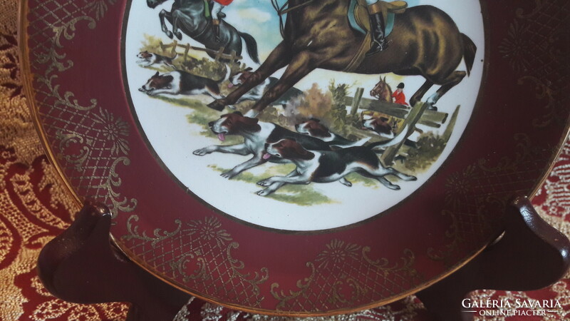 Lovas, beagle-s vadászjelenetes porcelán tányér (M2925)