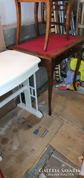Art deco asztal, 90 cm magas, 100 x 50-es lapméret, lakberhez.